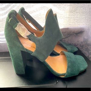 Banana Republic chunky heel size 6.5
